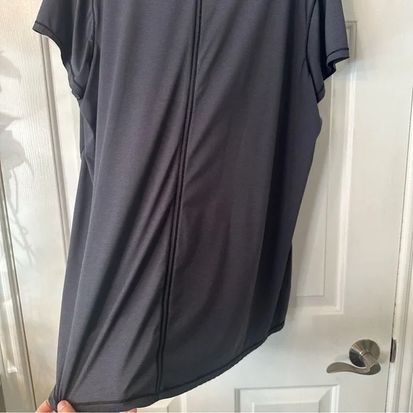 Old Navy Active Go-Dry Athletic Scoop neck Tshirt - Picture 5 of 8